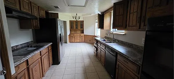 803 New England Ct — Photo 8
