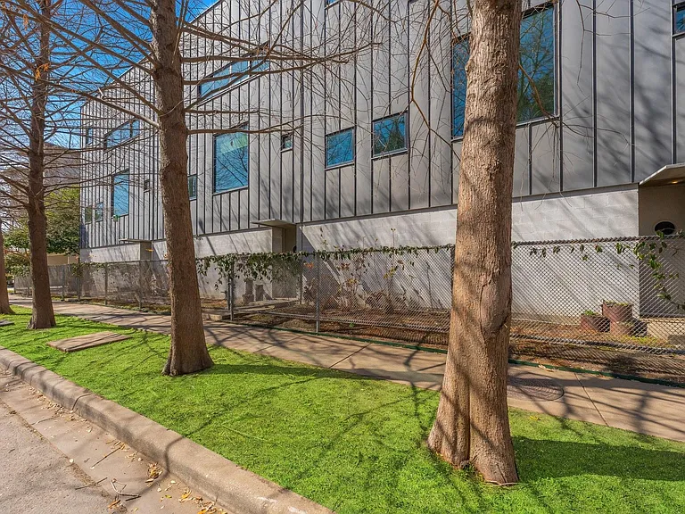 4001 Bowser Ave #B — Photo 33