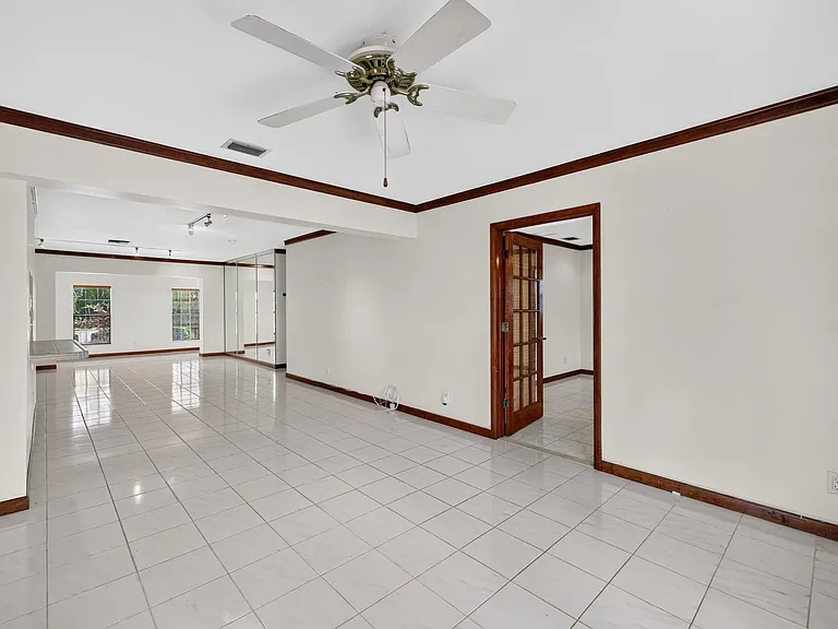 2060 Tropic Isle — Photo 15