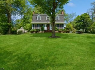 24 Chimney Ash Farm Rd, Basking Ridge, NJ 07920