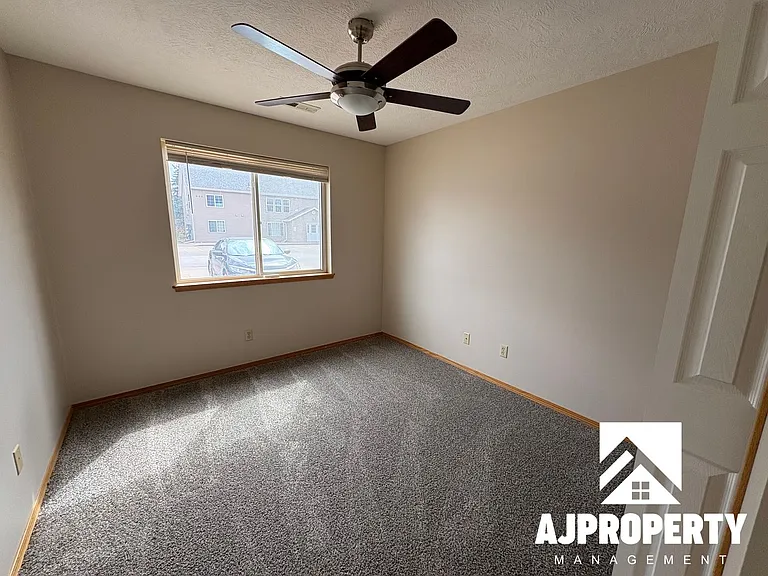 925 S Newcomb Ave — Photo 10