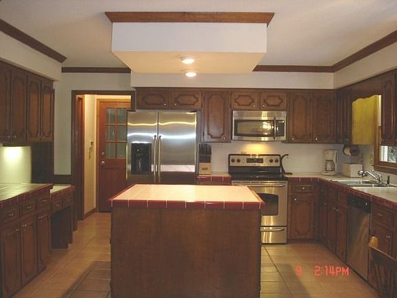 Huge kitchen w/ SS appliances and lots of cabinets.  Tiled kitchen floor!