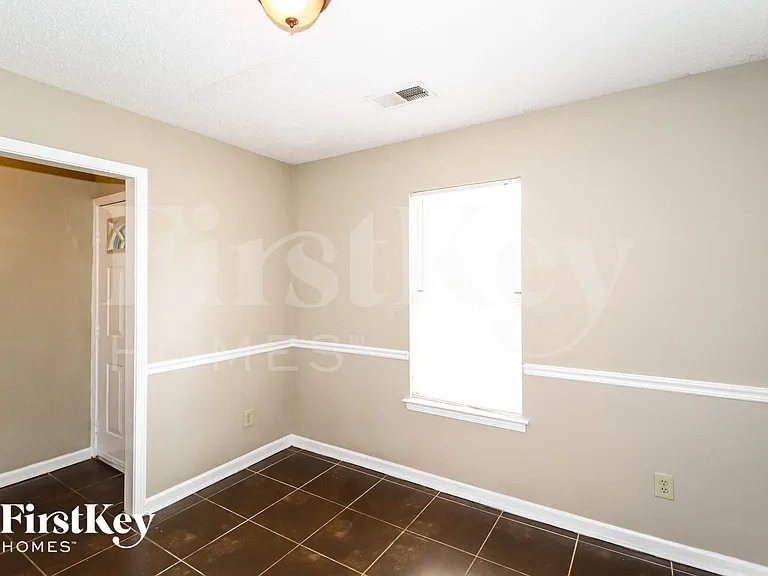 5672 Riverhead Ave — Photo 5