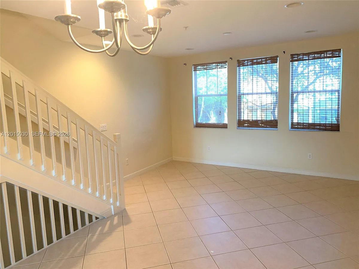 Building Photo - 690 Amador Ln #2