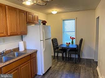5th image of 915 Central Ave