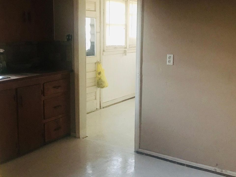 2nd image of 411 N Fairmont St