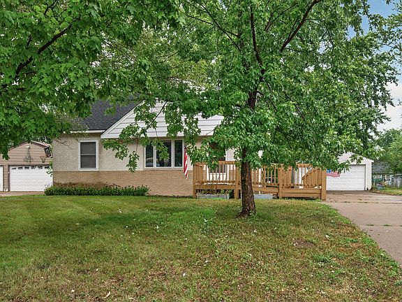 3rd image of 2551 Rainbow Ln