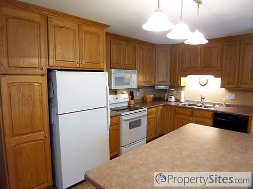 3rd image of 2527 Olympia Dr