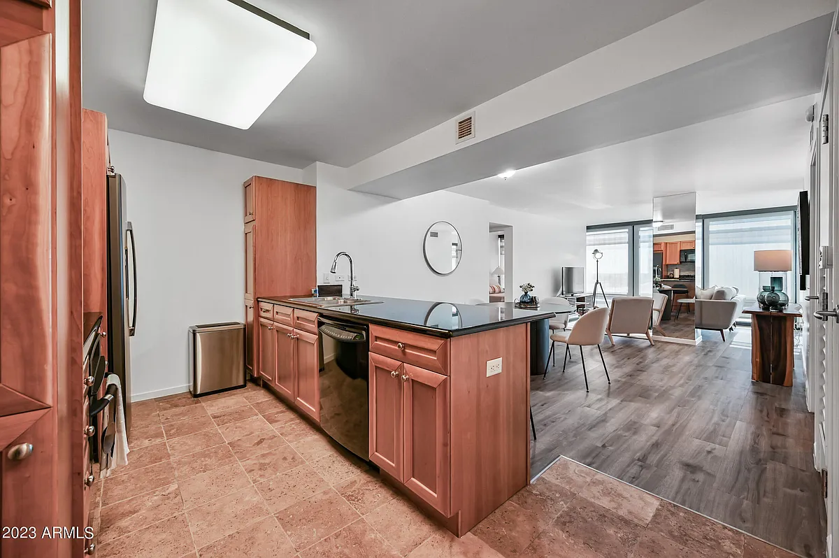 Building Photo - 4808 N 24th St #727