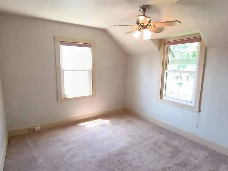 226 S Thornwood Ave — Photo 12