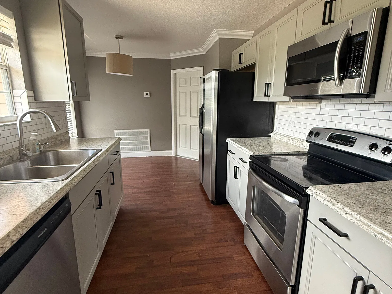 3 bed, 1230 sqft, $1,495 — Photo 2