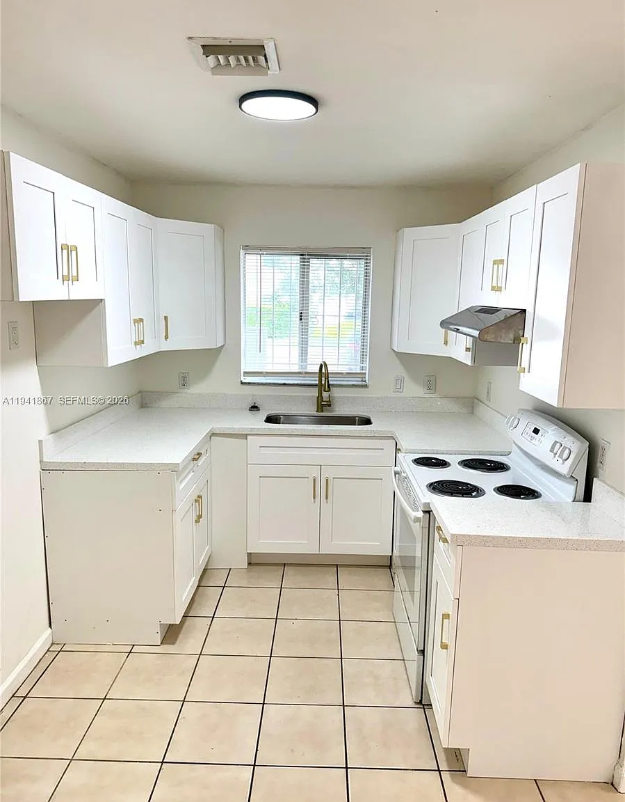 4 bed, 1300 sqft, $2,750 — Photo 3