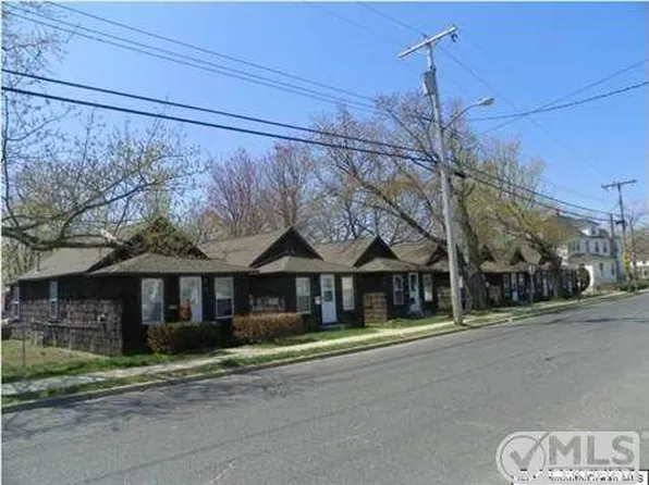 6 10th St #8, Hazlet Township, NJ 07734