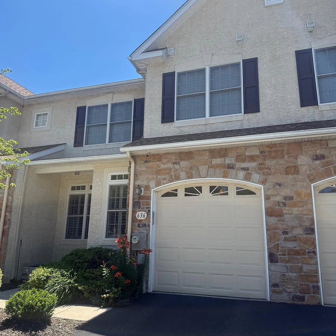 3 bed, 3.5 bath, 3260 sqft, $3,800 — Photo 1