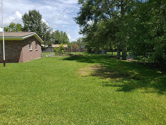 3rd image of 100 Park Lane Dr