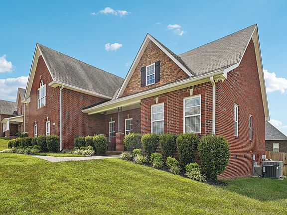 2nd image of 104 Summer Terrace Ln