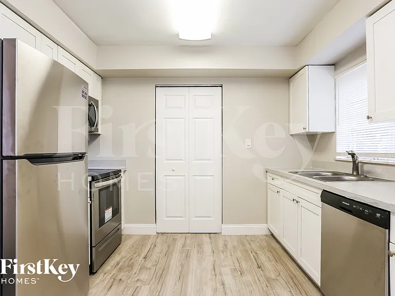 2740 SW 7th St — Photo 9