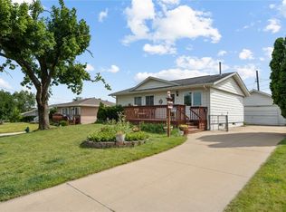4935 Kesler Rd NW, Cedar Rapids, IA 52405
