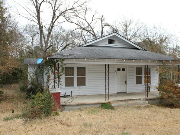 1136 W 6th St, Prentiss, MS 39474