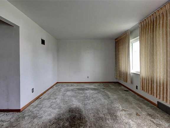 5th image of 363 Porchester Dr