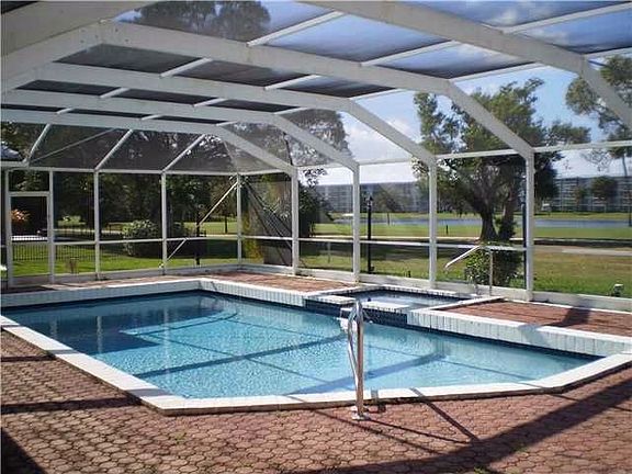 5th image of 1110 W Cypress Dr