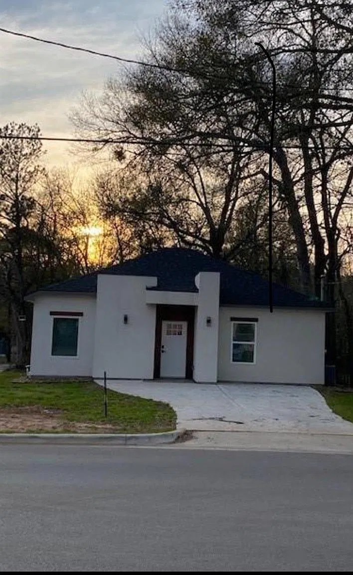 2 bed, 1.0 bath, 1200 sqft, $1,350 — Photo 1