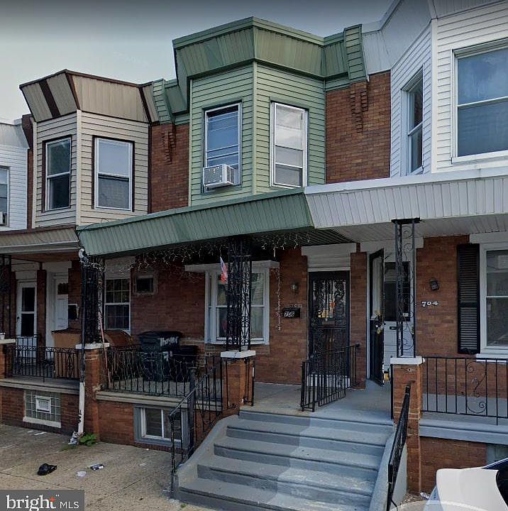 2nd image of 706 E Thayer St