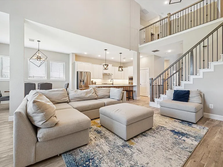 11718 Lost Maples Springs Dr — Photo 9