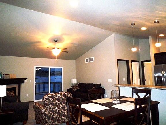 2nd image of 1136 Redbud Ave