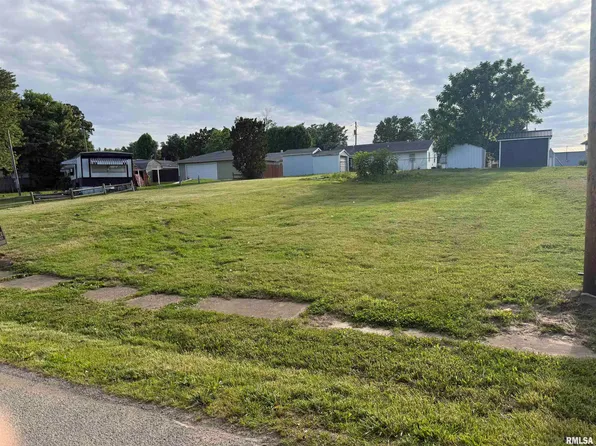 105 S 22nd St, Herrin, IL 62948