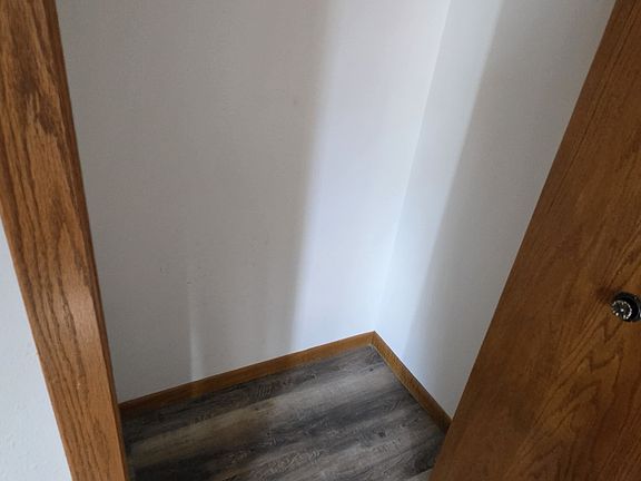 4th image of 910 Bluff St