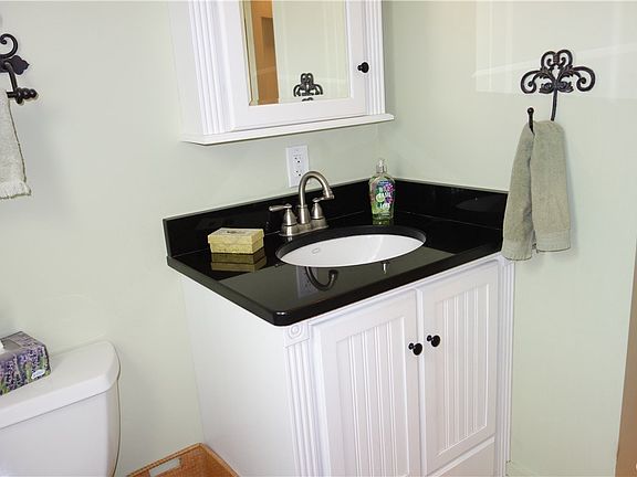 2nd image of 604 Walnut St