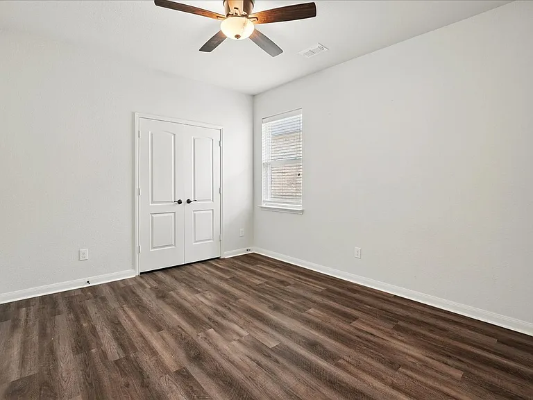 411 Winchester Dr — Photo 29
