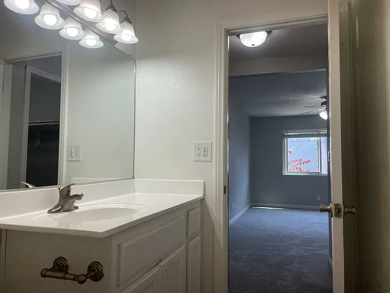 Villa Serrano Apartment Homes — Photo 43