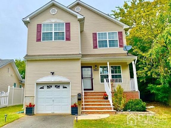 3rd image of 560 Greenwood Ave