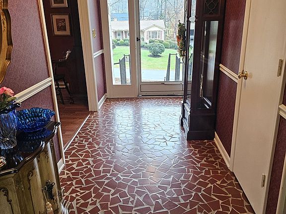 2nd image of 720 Norfolk Pl
