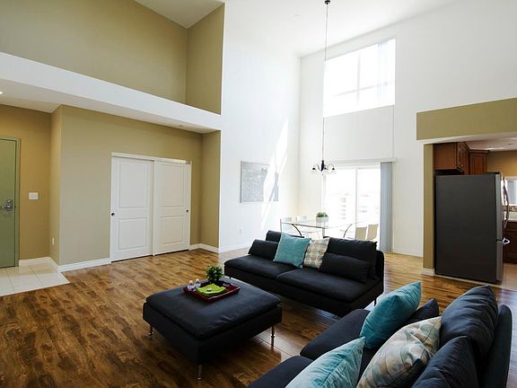 3rd image of 546 N Oxford Ave #304