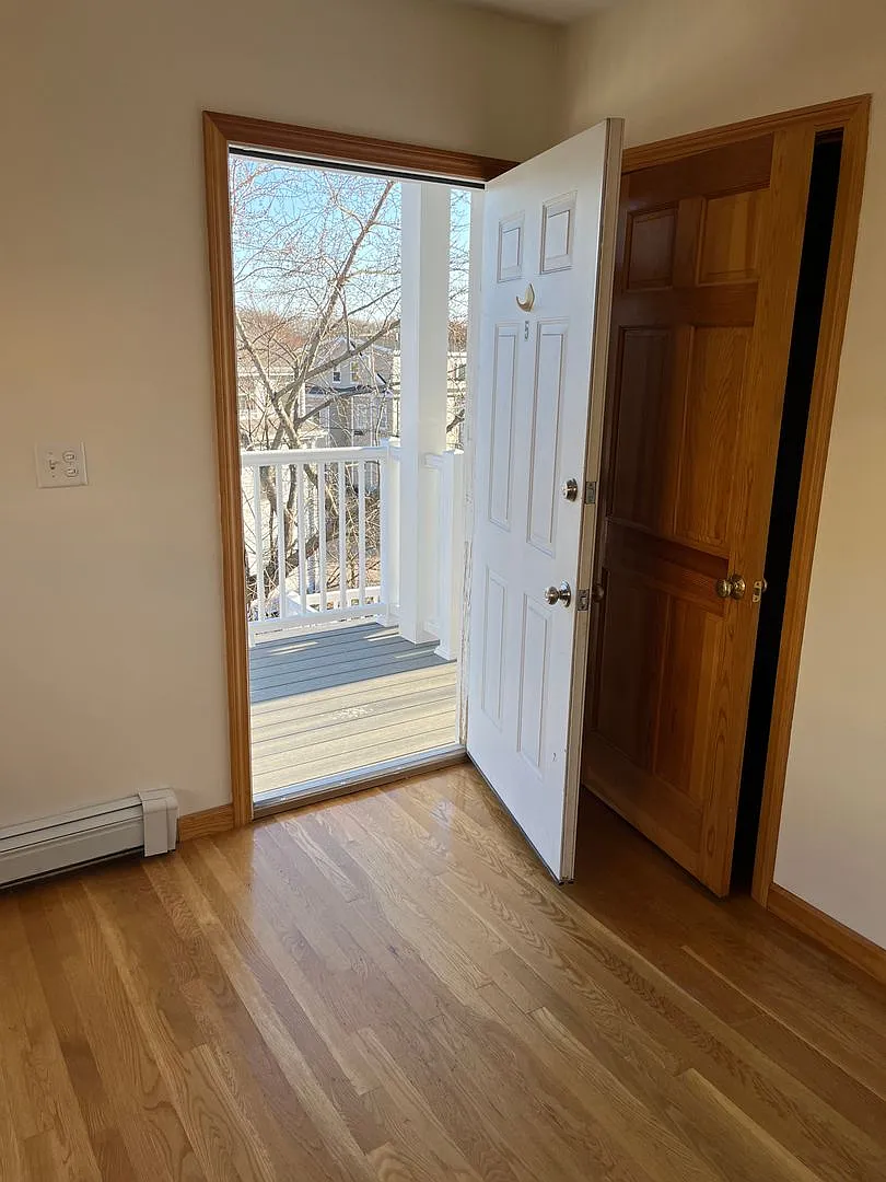 Sunny 1 Bed room 2nd floor apartment in Norwood — Photo 4