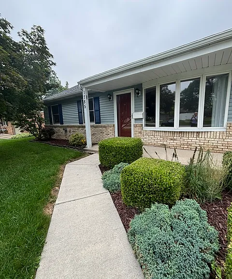 1785 Parkway Dr N — Photo 3