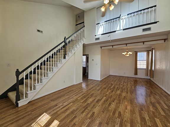 3rd image of 525 Whispering Oak Cir