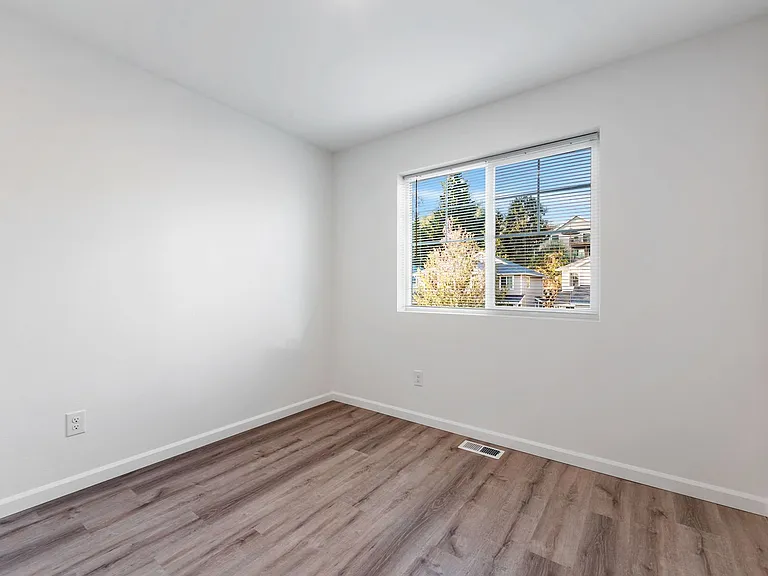 1061 Ebbets Dr SW — Photo 24
