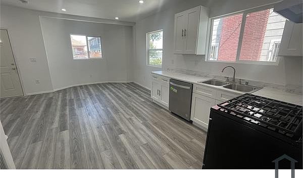 2nd image of 320 E 35th St #1
