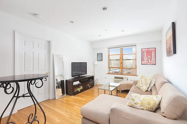 Rented by Universal Realty Group | media 1