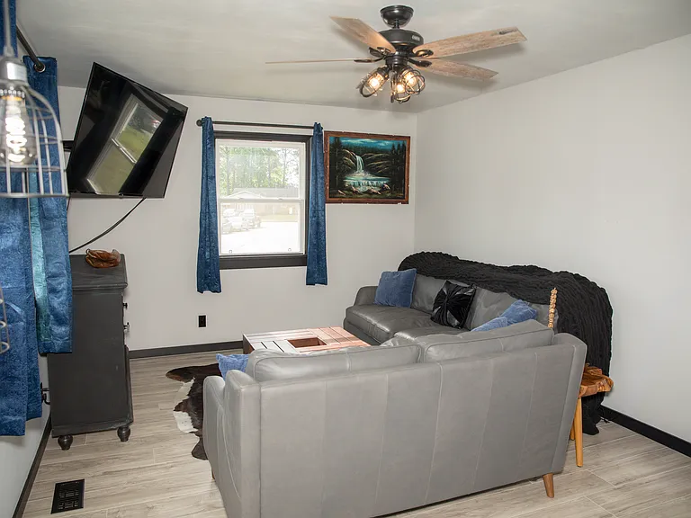 7 Lake Forest Ct — Photo 9