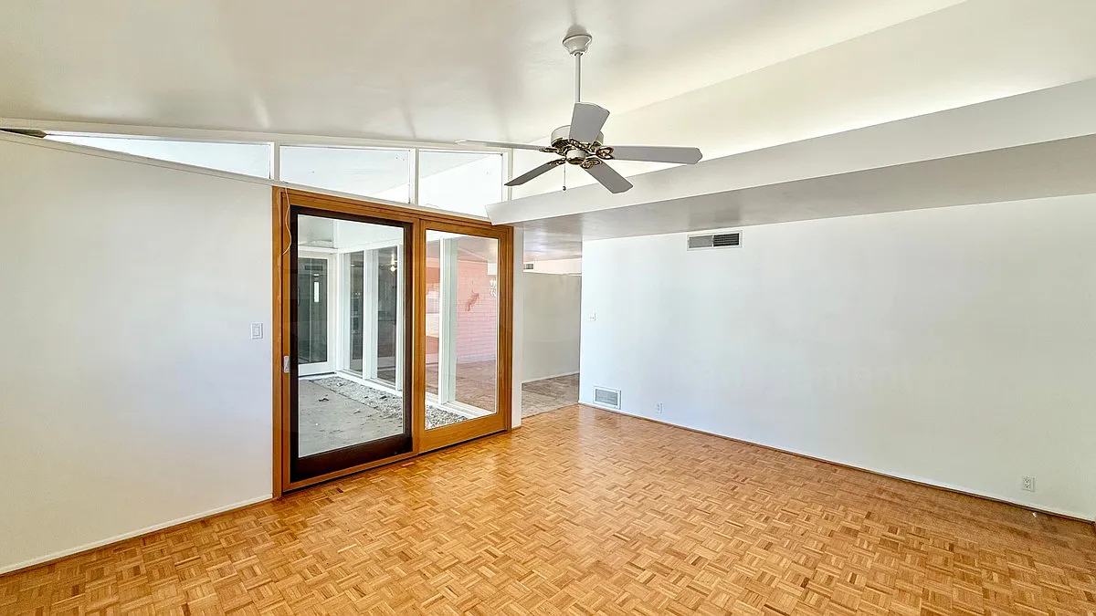 3 bed, 2.0 bath, 2211 sqft, $3,875 — Photo 3