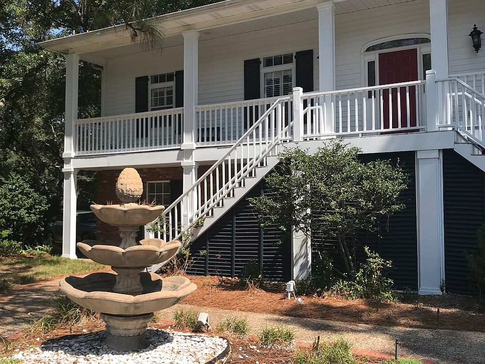 2 Front Entrances