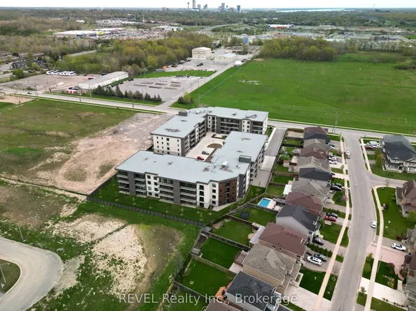 7549 A Kalar Rd #216, Niagara Falls, ON L2H 3W6