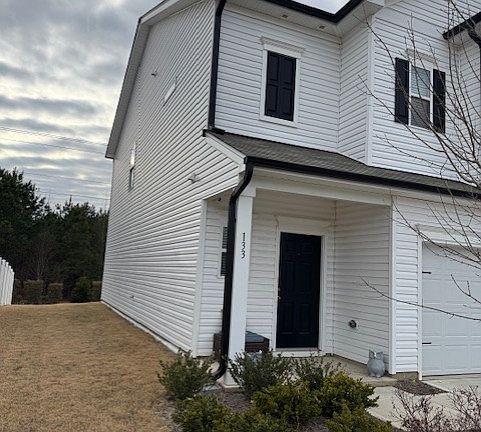 3rd image of 133 Courtside Dr