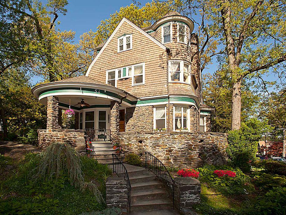 1st image of 54 Hillcrest Ave
