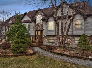 2176 Village Rd, Effort, PA 18330